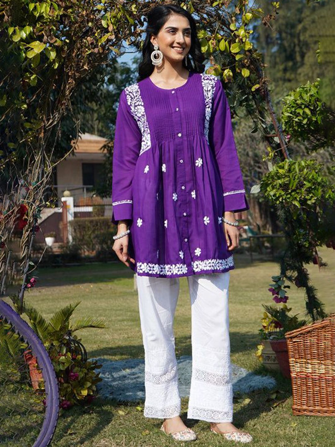HOUSE OF KARI Floral Embroidered Round Neck Chikankari Pure Cotton Short Kurta