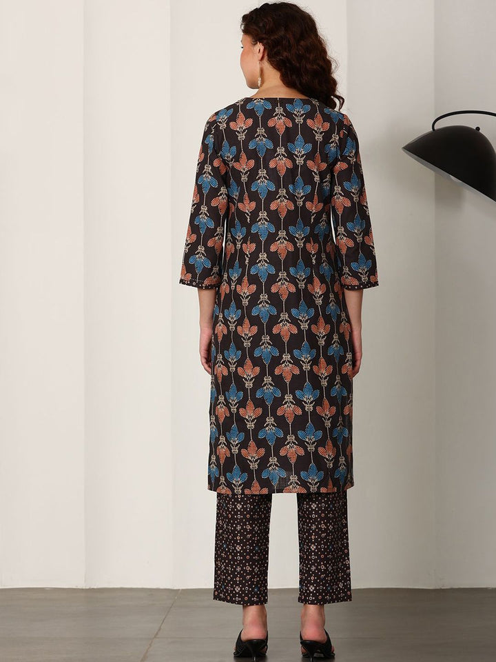 W Women Floral Printed Regular Pure Cotton Kurta with Trousers