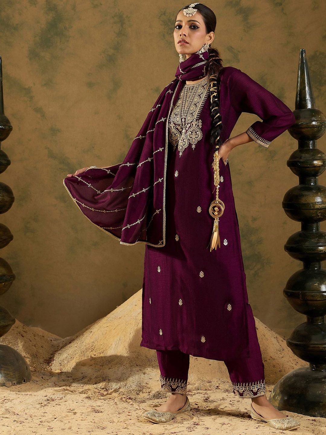 Indo Era Ethnic Floral Embroidered Zari Work Detail Regular Sleeves Round Neck Kurta Set