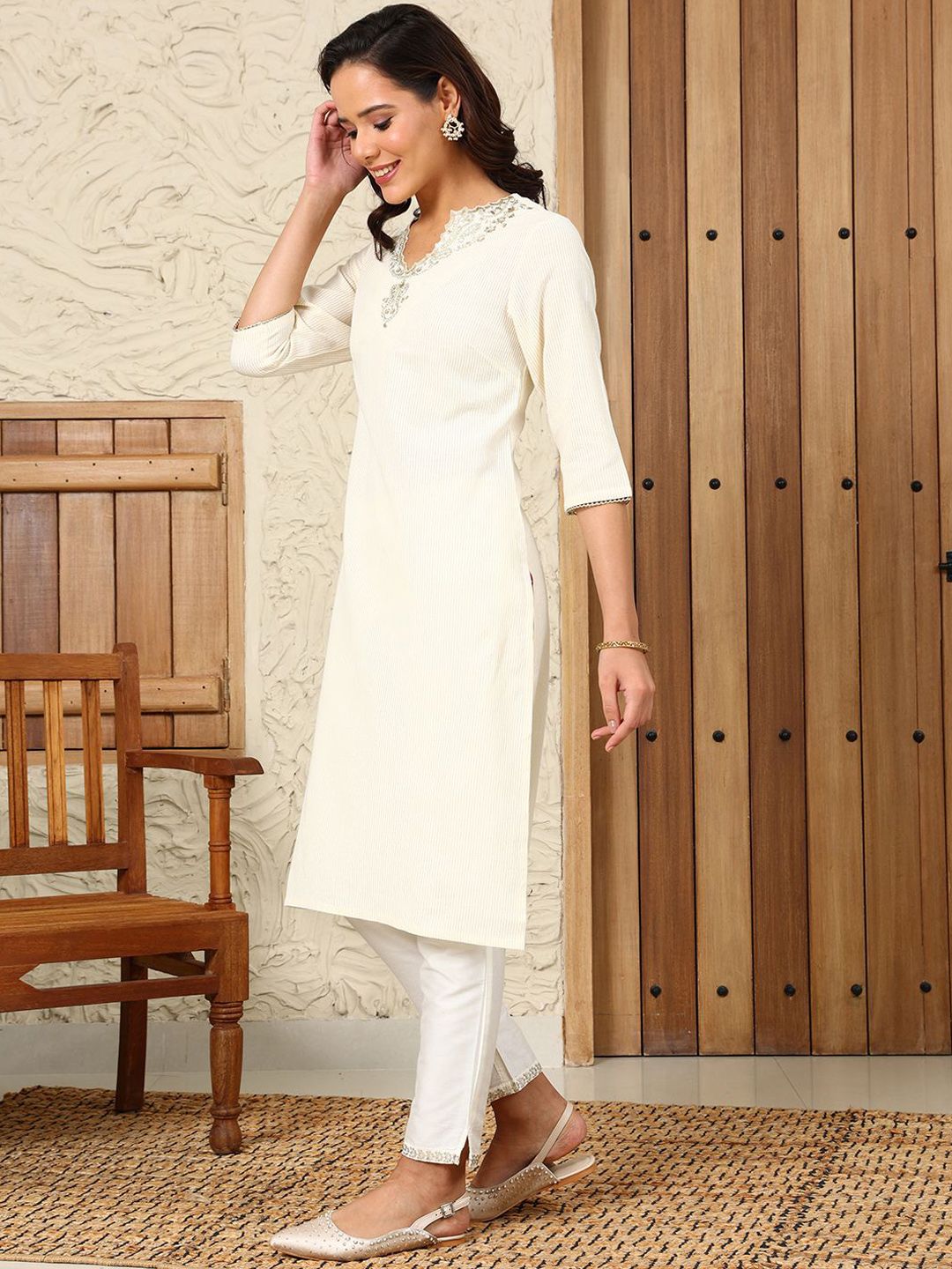 W Women Flared Sleeves Thread Work Kurta