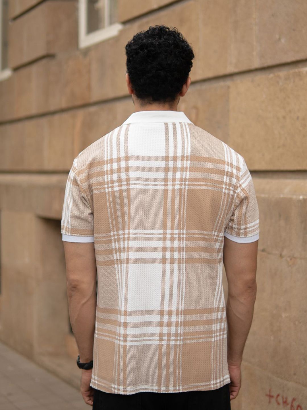 Powerlook Men Beige & White Checked Polo Collar T-shirt