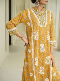 House of Chikankari Women Floral Printed Regular Pure Cotton Kurta with Set