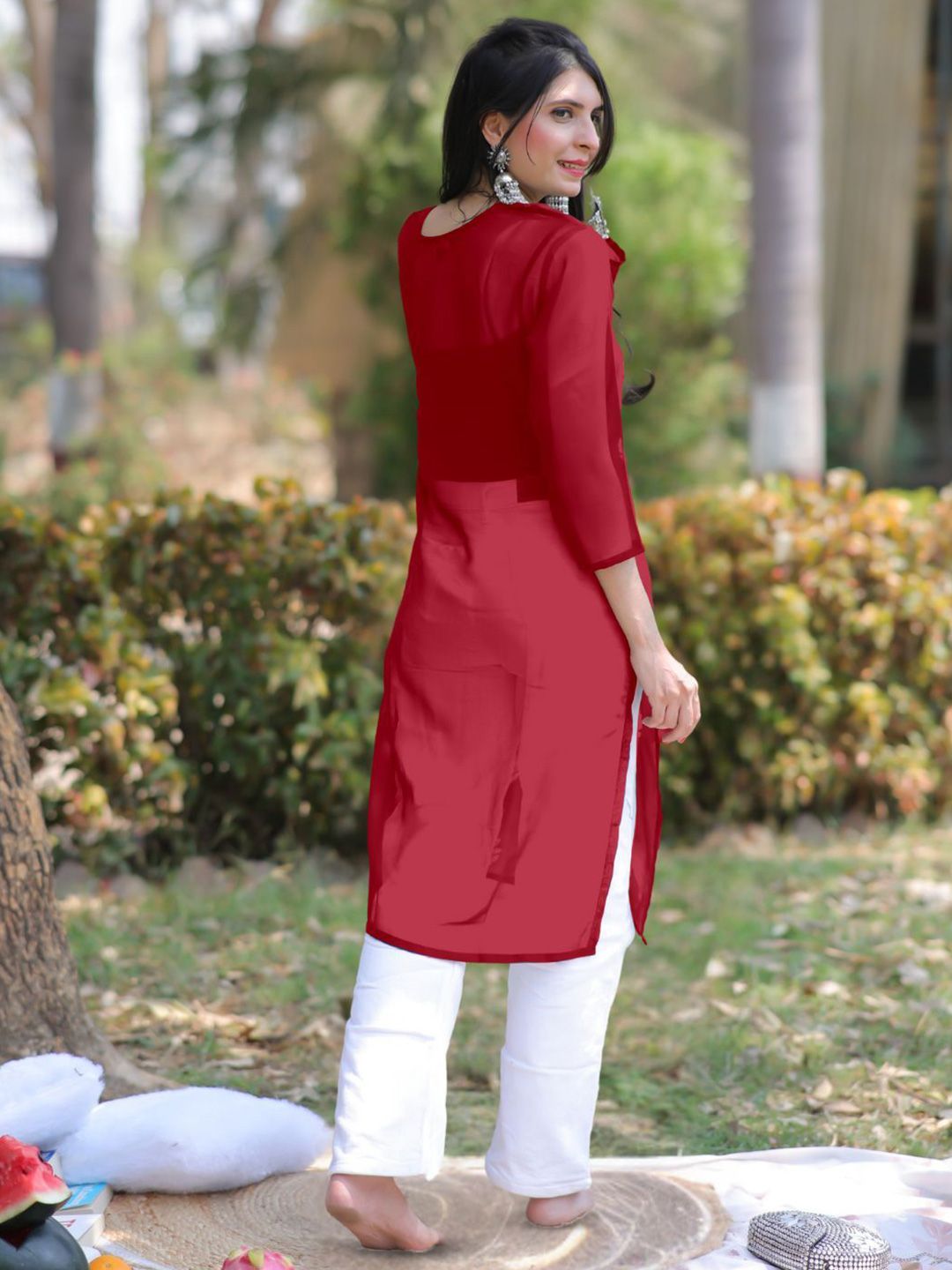 KALINI Women Floral Embroidered Chikankari Floral Georgette Kurta