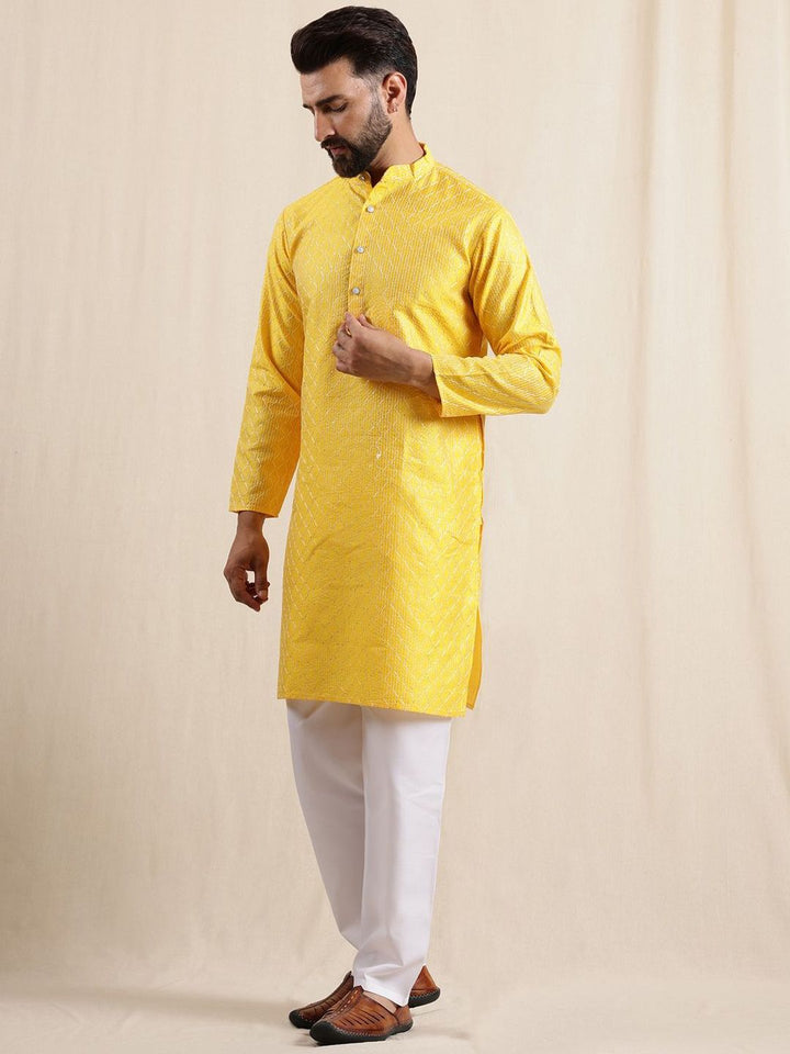 Anouk Men Sulam Kurta Biasa dengan Baju Tidur & Jaket Nehru