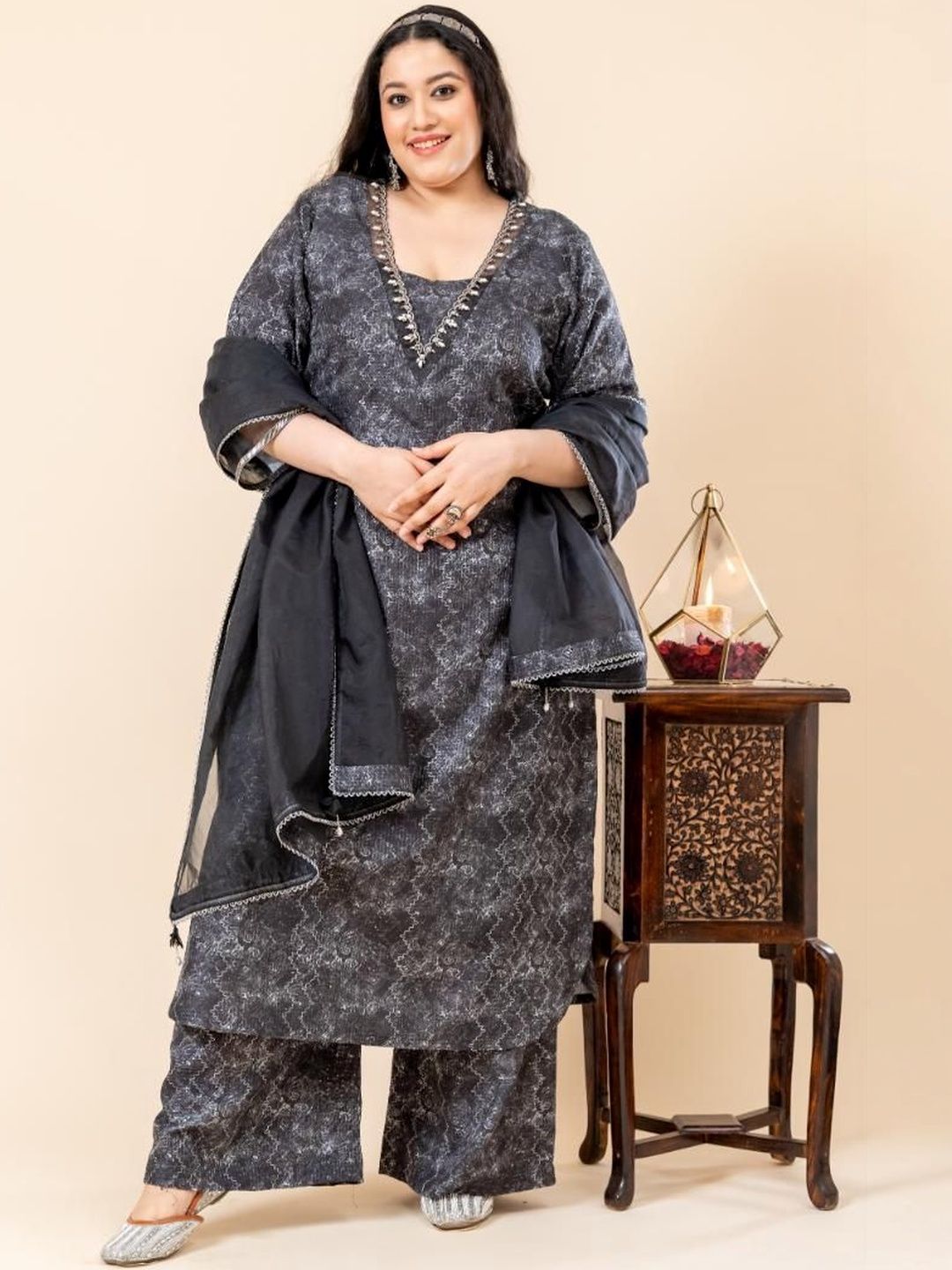 Mamicha Printed V-Neck Kurta Set