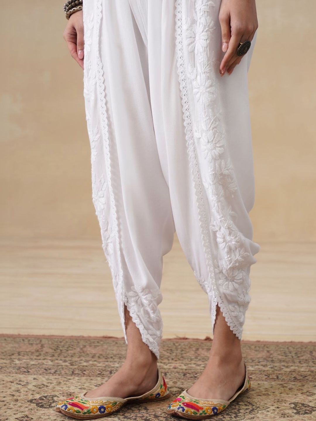 Rumah Chikankari Wanita Sulam Chikankari Straight Fit Viscose Rayon Blend Salwar