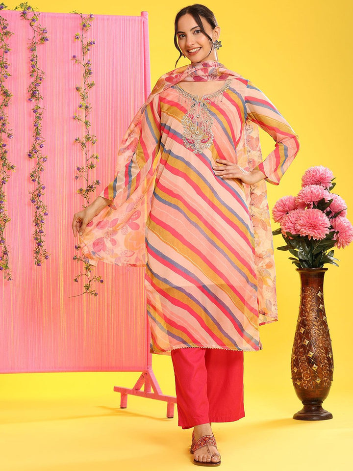 Mamicha Women Printed Thread Work Kurta