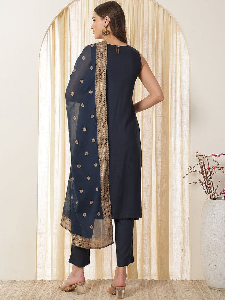 Anouk Women Floral Printed Regular Kurta with Trousers & With Dupatta
