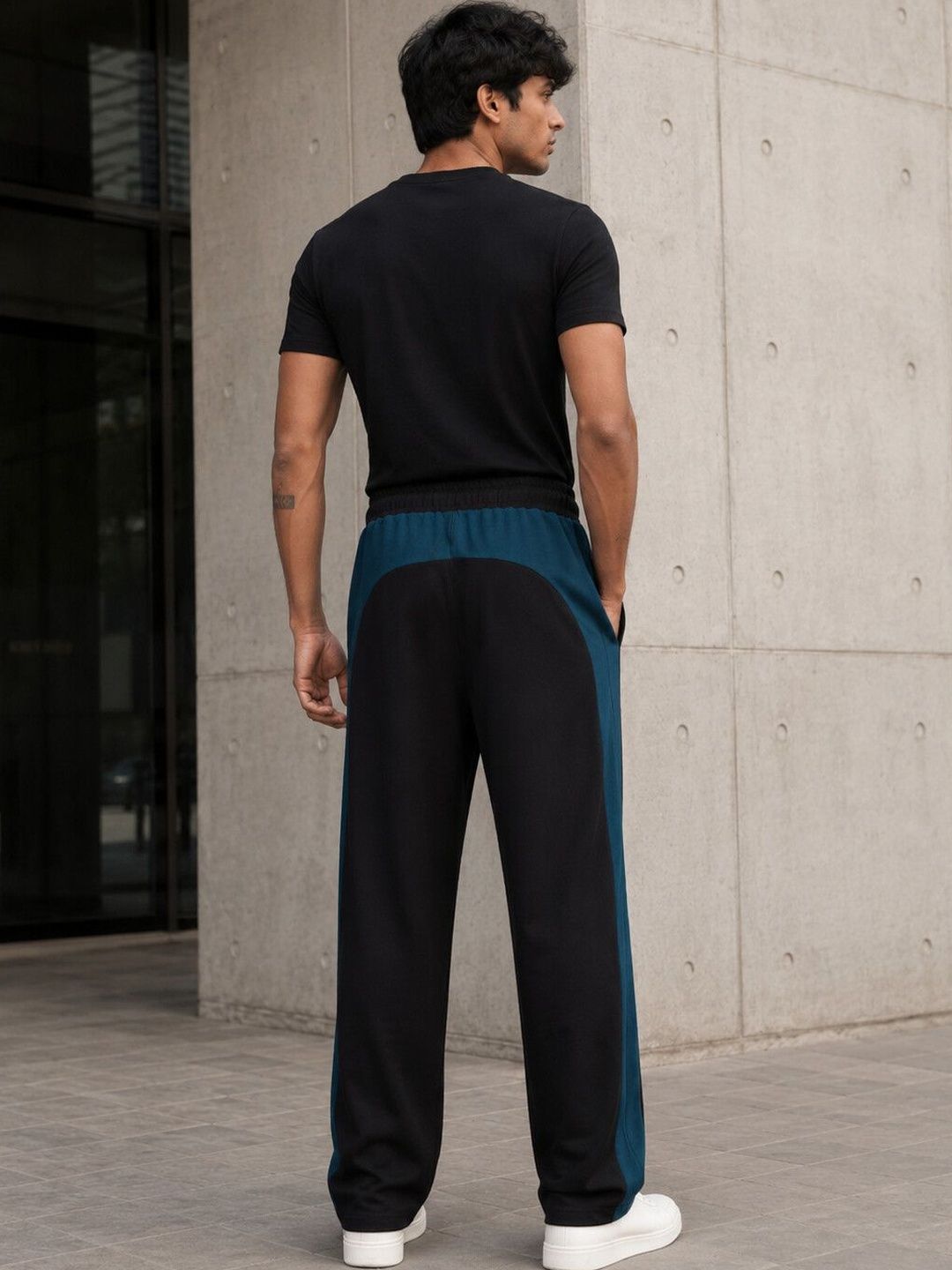 Eszett Black High-Rise Solid Joggers