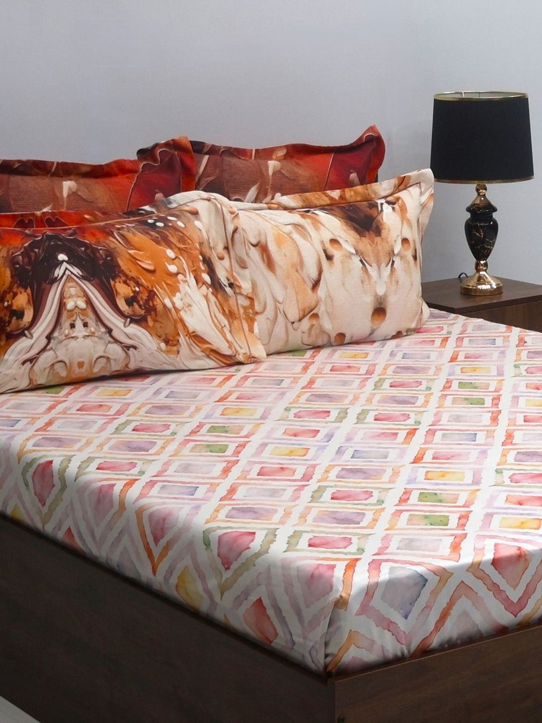 BOMBAY DYEING Peach-Coloured Printed 300 TC Cotton King Bedsheet with 4 Pillow Covers