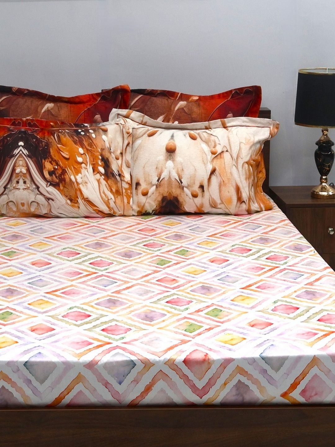 BOMBAY DYEING Peach-Coloured Printed 300 TC Cotton King Bedsheet with 4 Pillow Covers