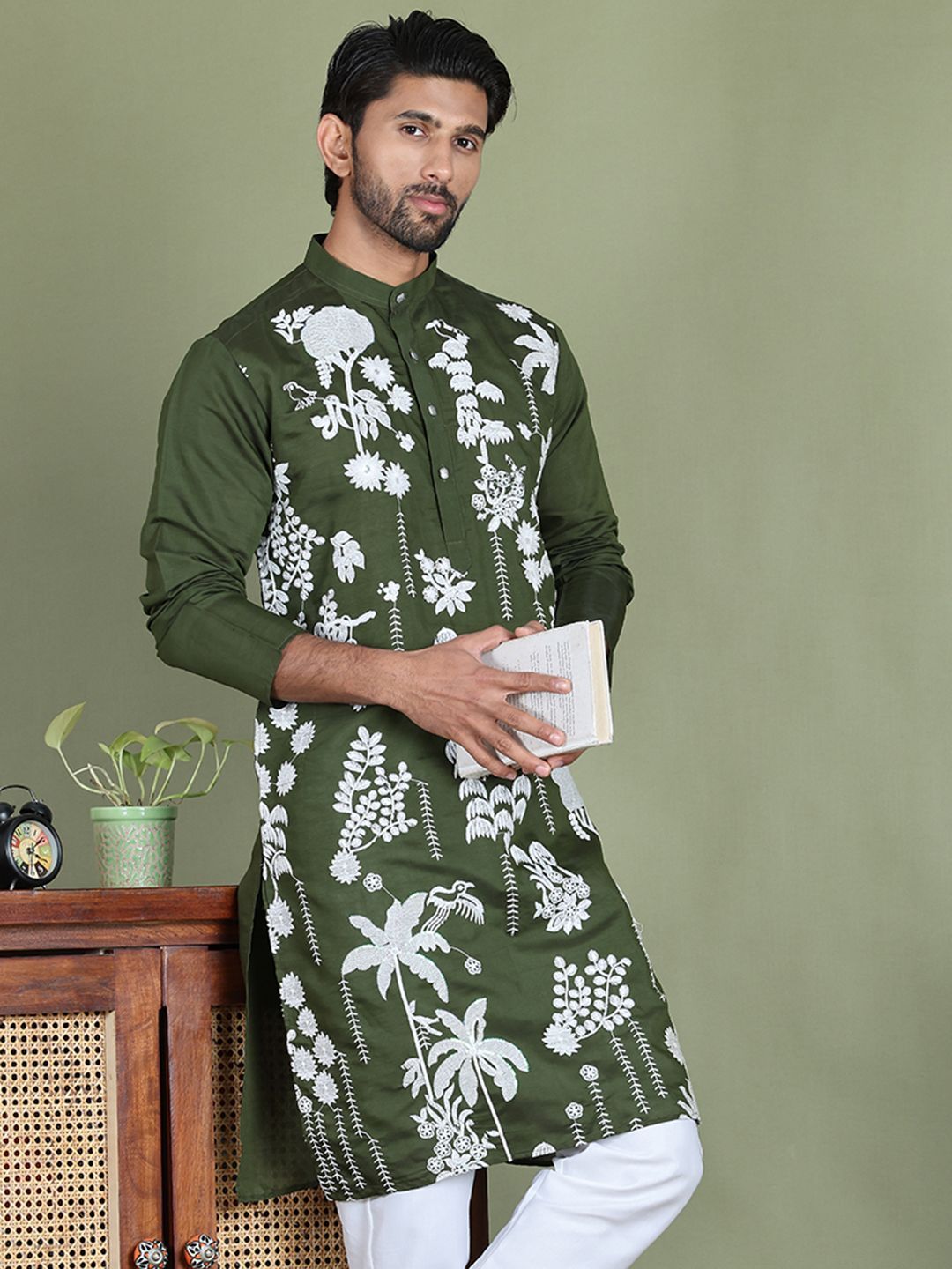 Jompers Floral Embroidered Chikankari Mandarin Collar Straight  Kurta