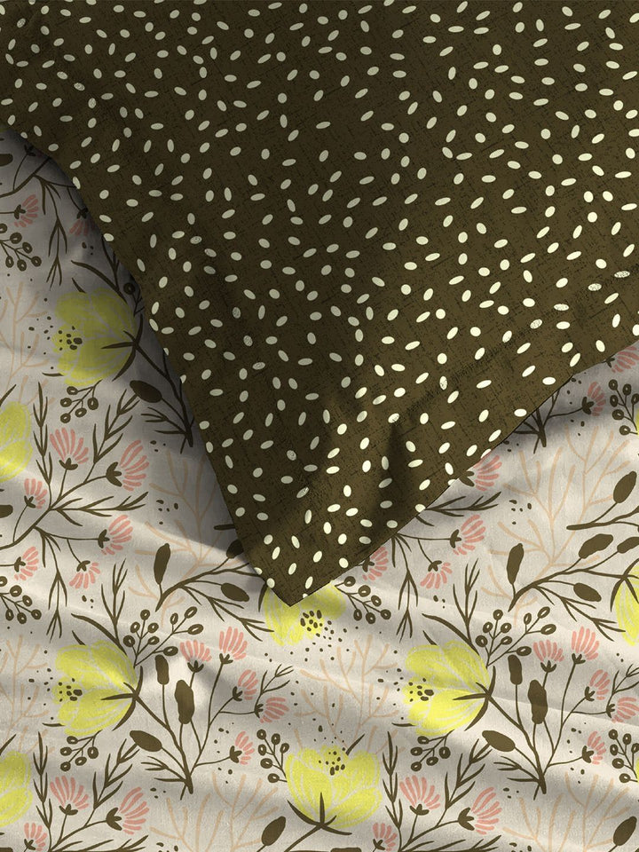MYTRIDENT Aster Yellow Moments Flat 120TC Queen Cotton 1 Bedsheet with 2 Pillow Covers