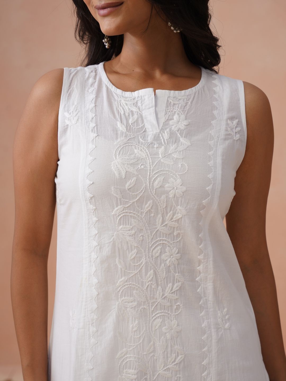 Rumah Wanita Chikankari Motif Etnik Sulam Chikankari White Romance Kurta