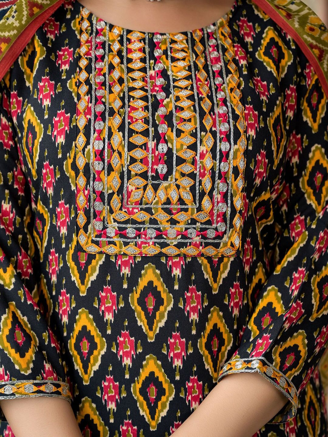 KALINI Geometric Printed Thread Work Straight Kurta With Trousers & Dupatta