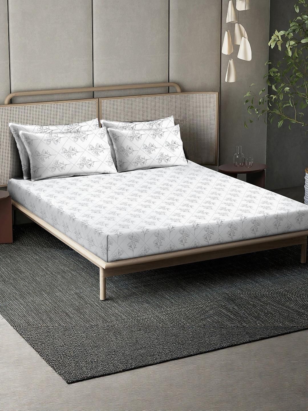 KLOTTHE Off White Printed Fitted 400TC Pure Cotton Super King Bedsheet & 4 Pillow Covers