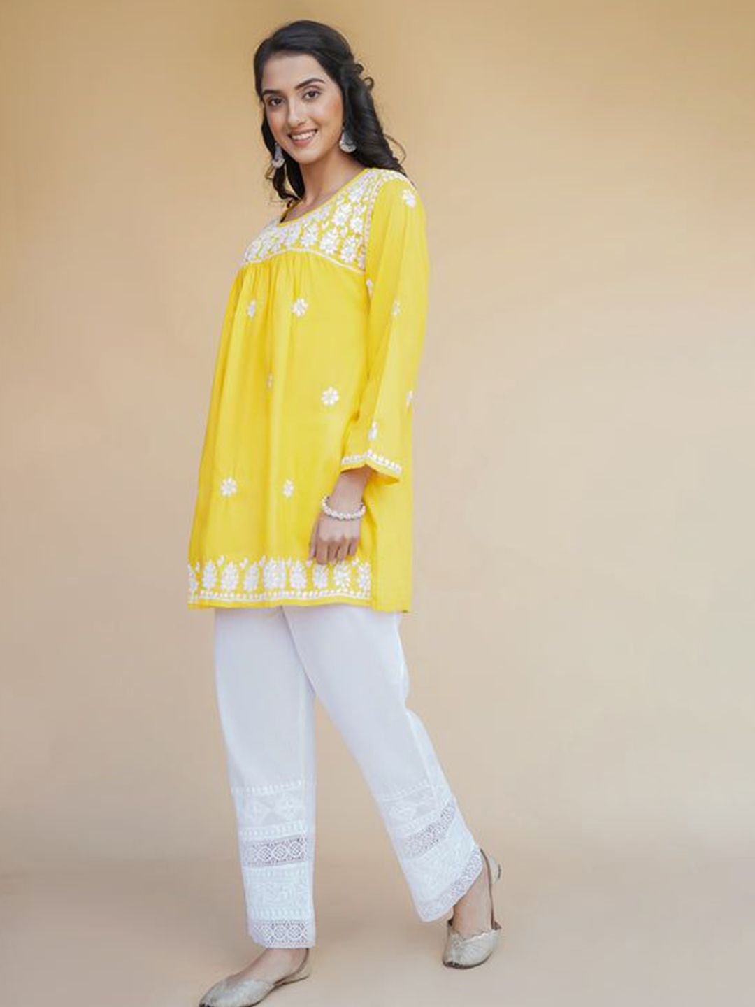 HOUSE OF KARI Floral Embroidered Round Neck Chikankari Pure Cotton Short Kurta