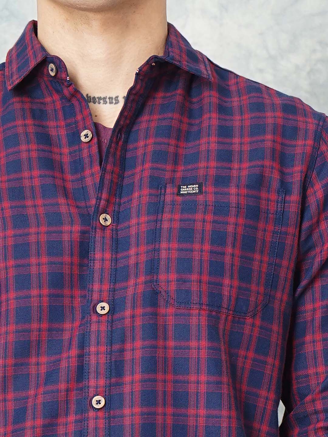 The Indian Garage Co Men Navy Blue & Maroon Slim Fit Checked Casual Shirt