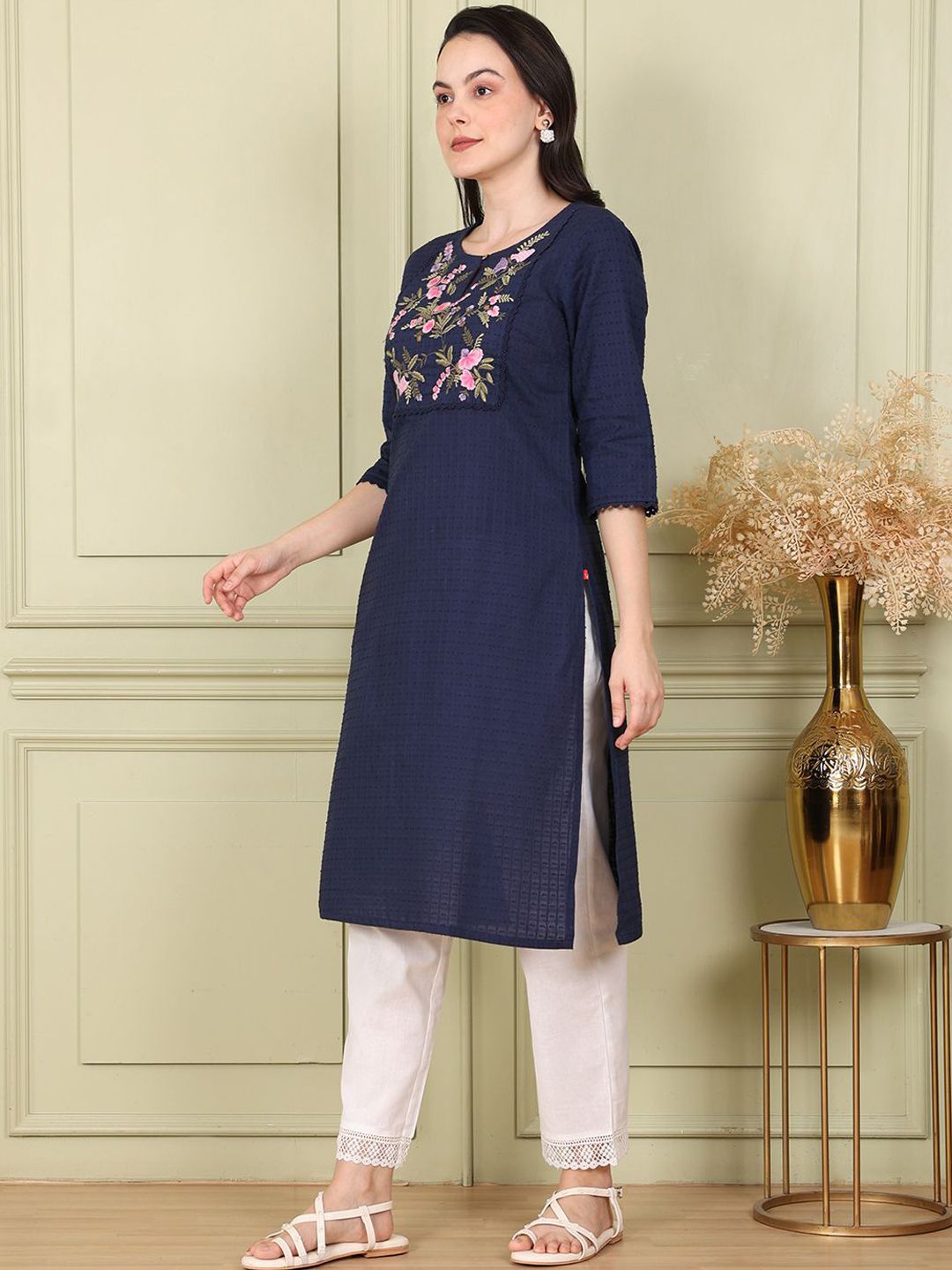 W Women Yoke Design Flared Sleeves Thread Work Kurta