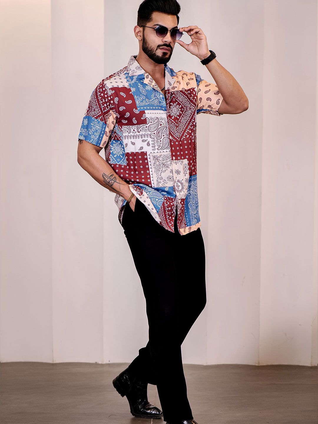 Baju Kasual Eszett Lelaki Motif Etnik Bercetak Kolar Cuba