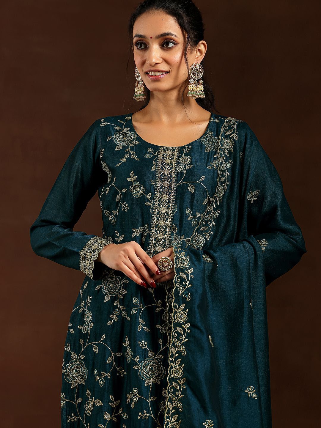 Libas Women Floral Embroidered Regular Sequinned Kurta with Trousers & With Dupatta