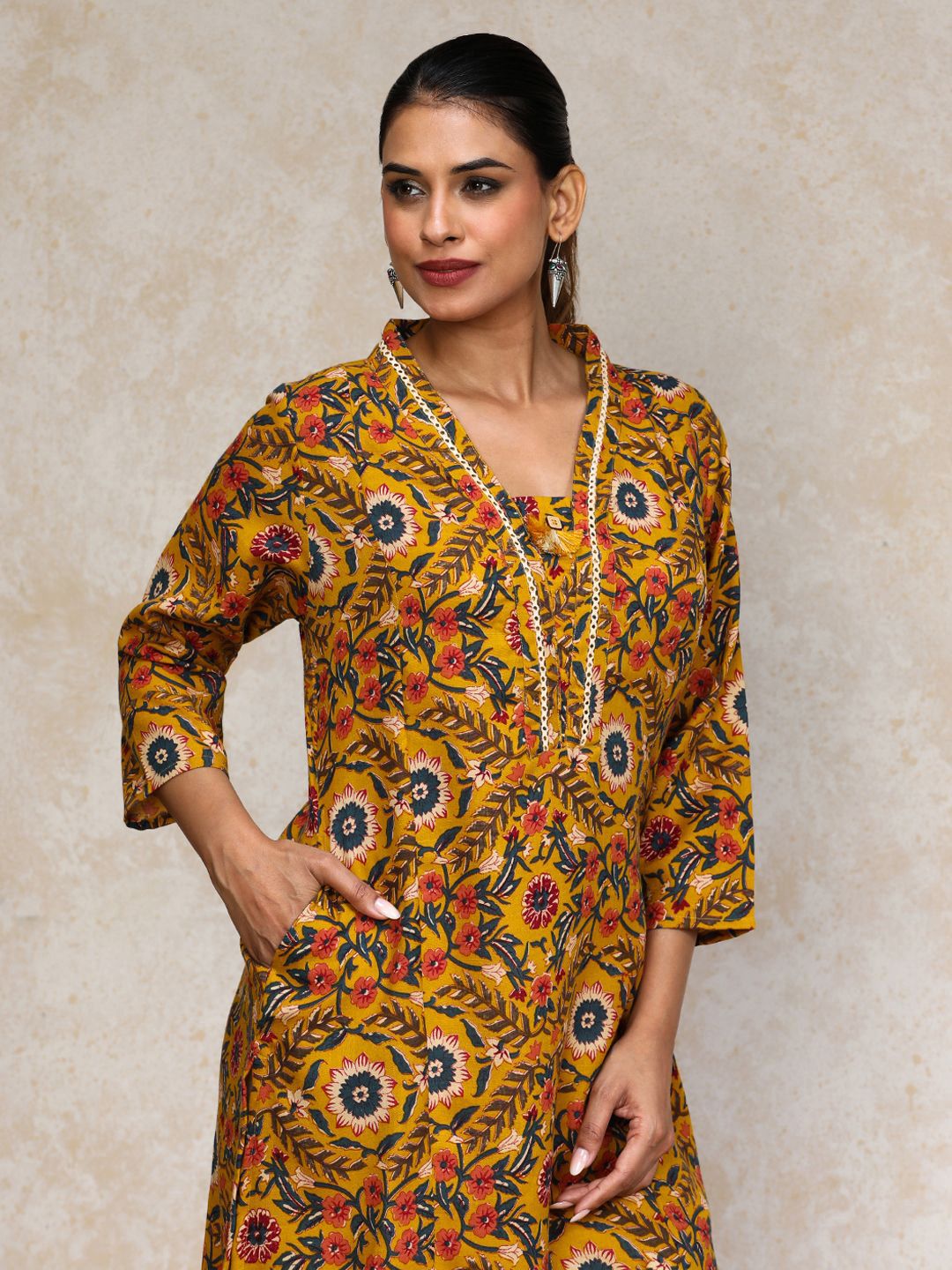 Varanga Floral Printed Cotton V-Neck A-Line Kurta