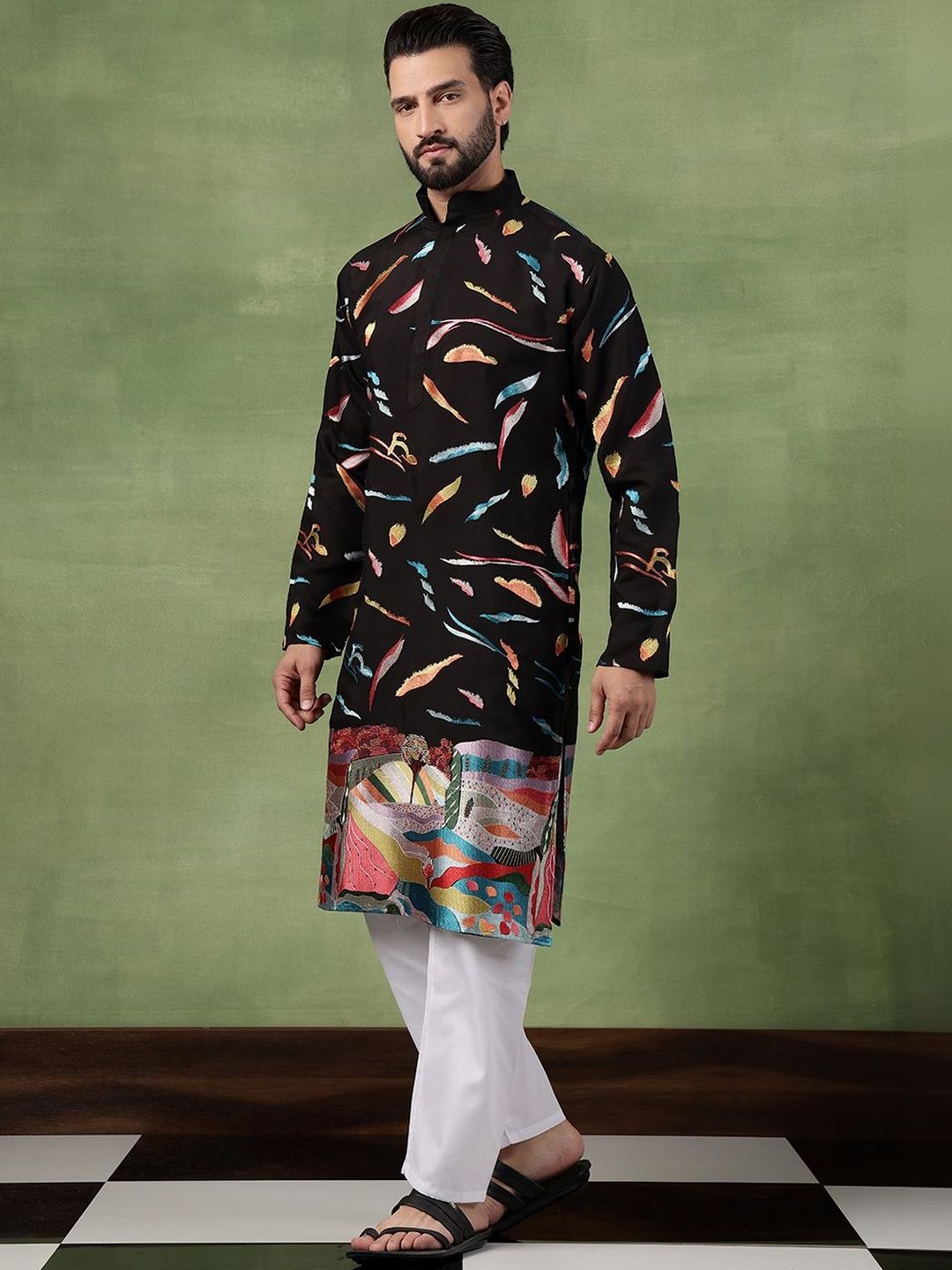 SOJANYA Men Embellished Thread Work Kurta
