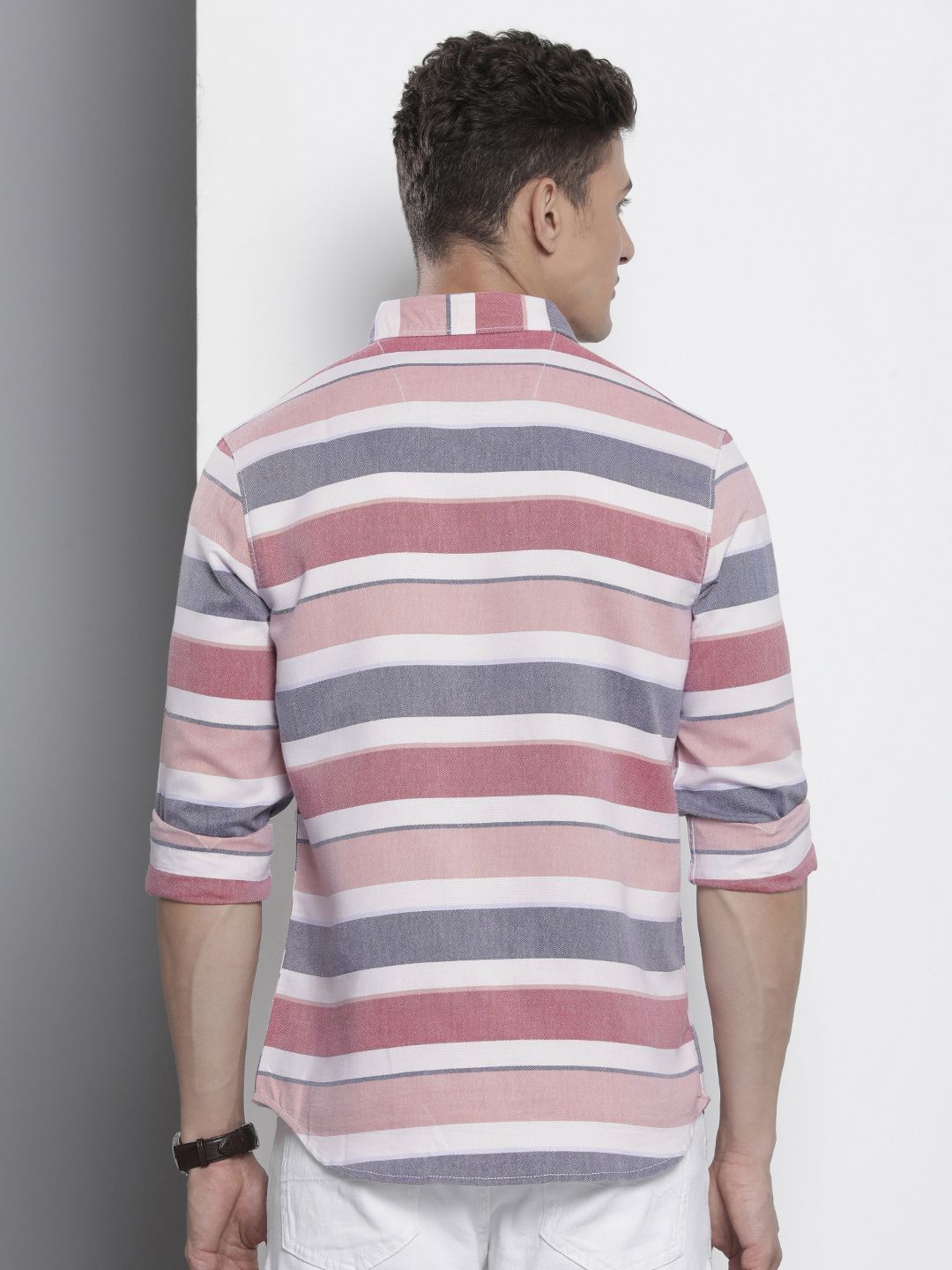 The Indian Garage Co Men Slim Fit Horizontal Striped Casual Shirt