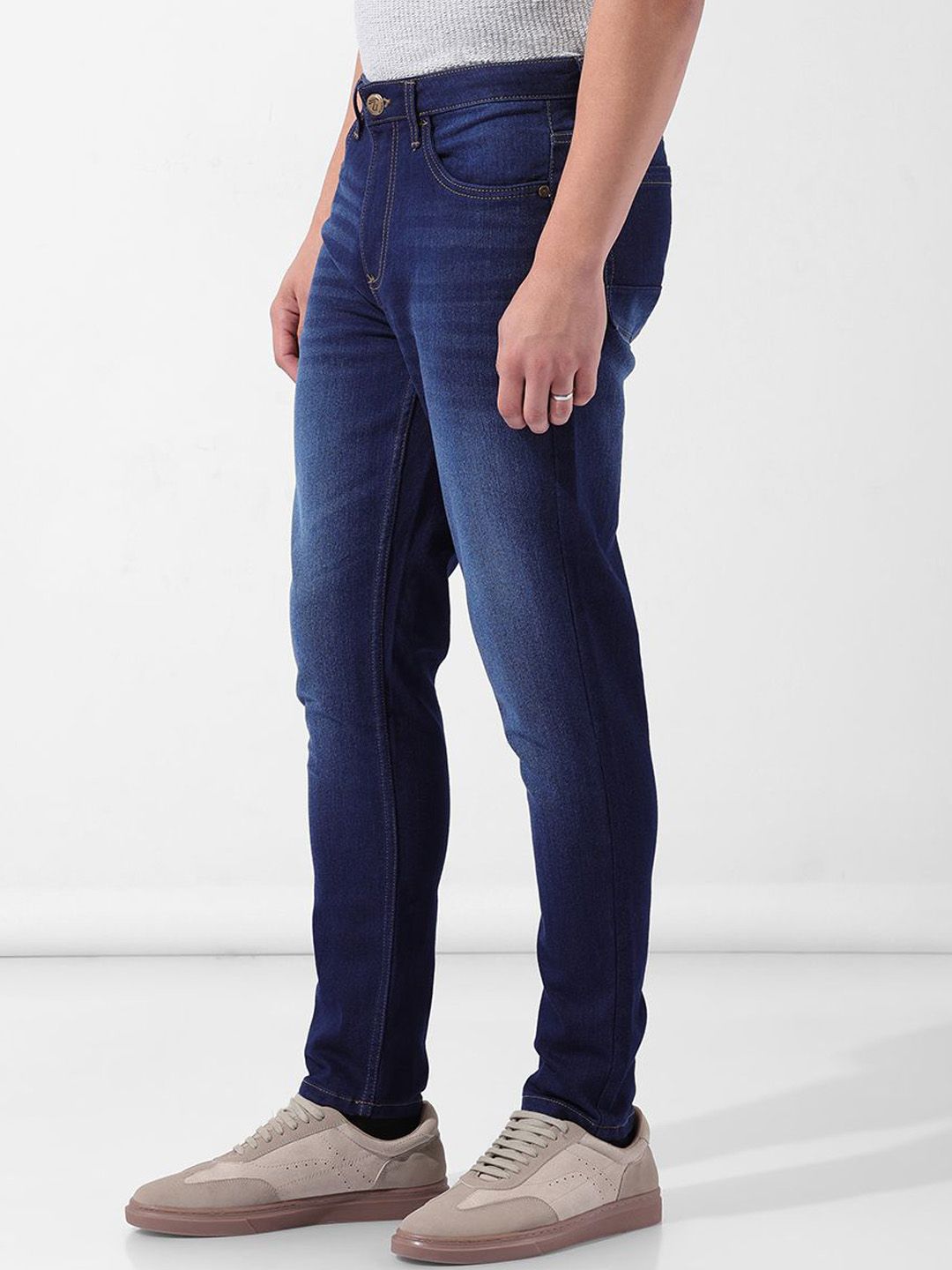 The Indian Garage Co Men Slim Fit Mid-Rise Clean Look No Fade Stretchable Jeans