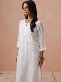 Rumah Wanita Chikankari Motif Etnik Sulam Chikankari White Romance Kurta