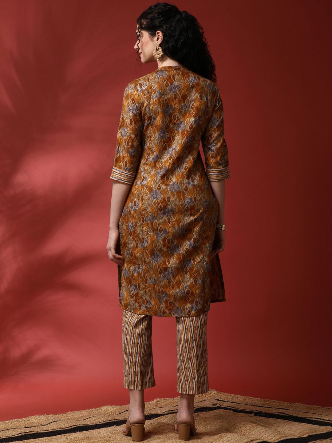 Anouk Floral Printed Mandarin Collar Straight Kurta With Trousers
