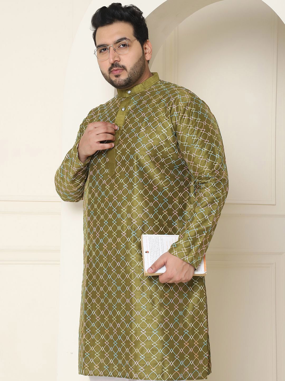 SOJANYA PLUS Geomtric Embroidered Mandarin Collar Straight Kurta with Pyjamas