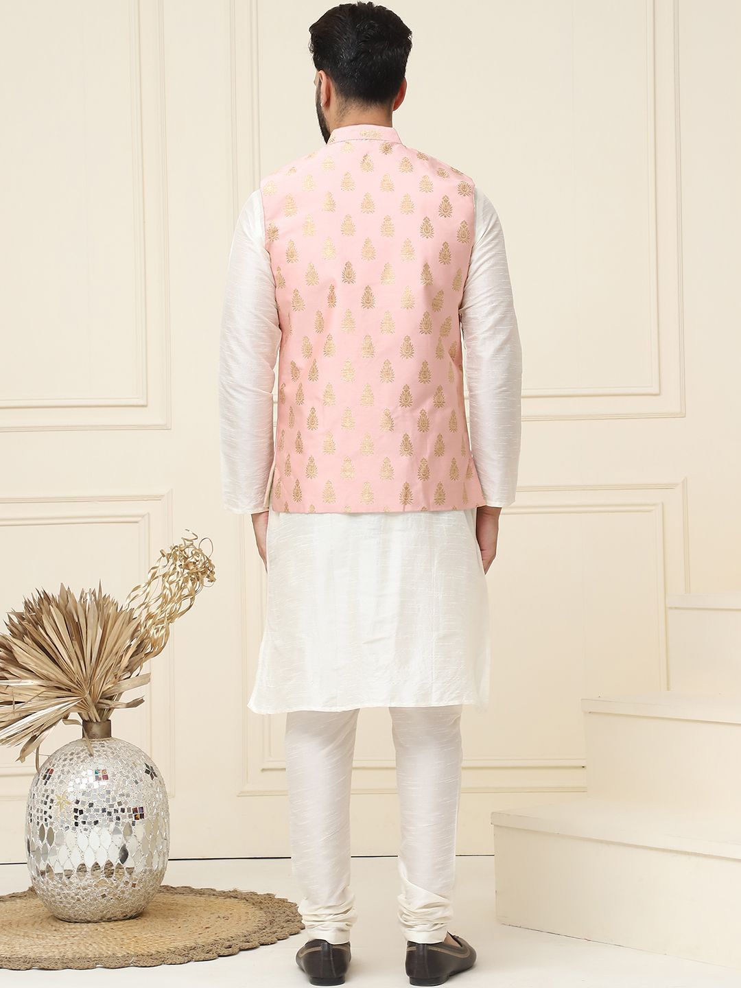 SOJANYA Mandarin Collar Silk Cotton Straight Kurta dengan jaket Churidar & Nehru