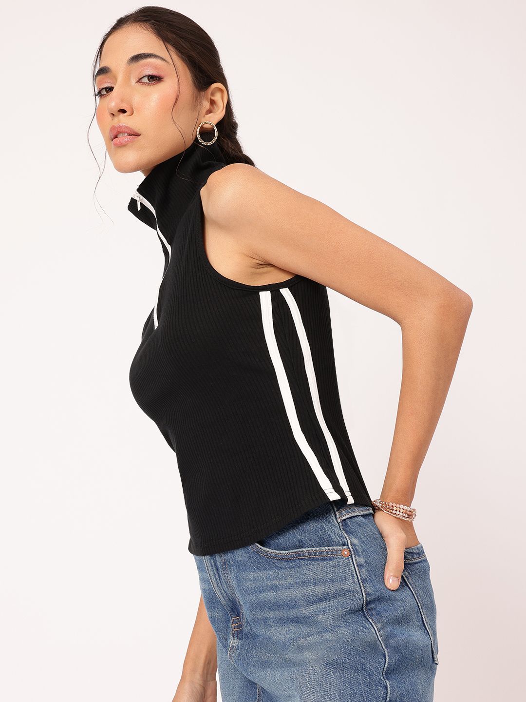 DressBerry Vibe Shift Ribbed Contrast-Trim Sleeveless Top