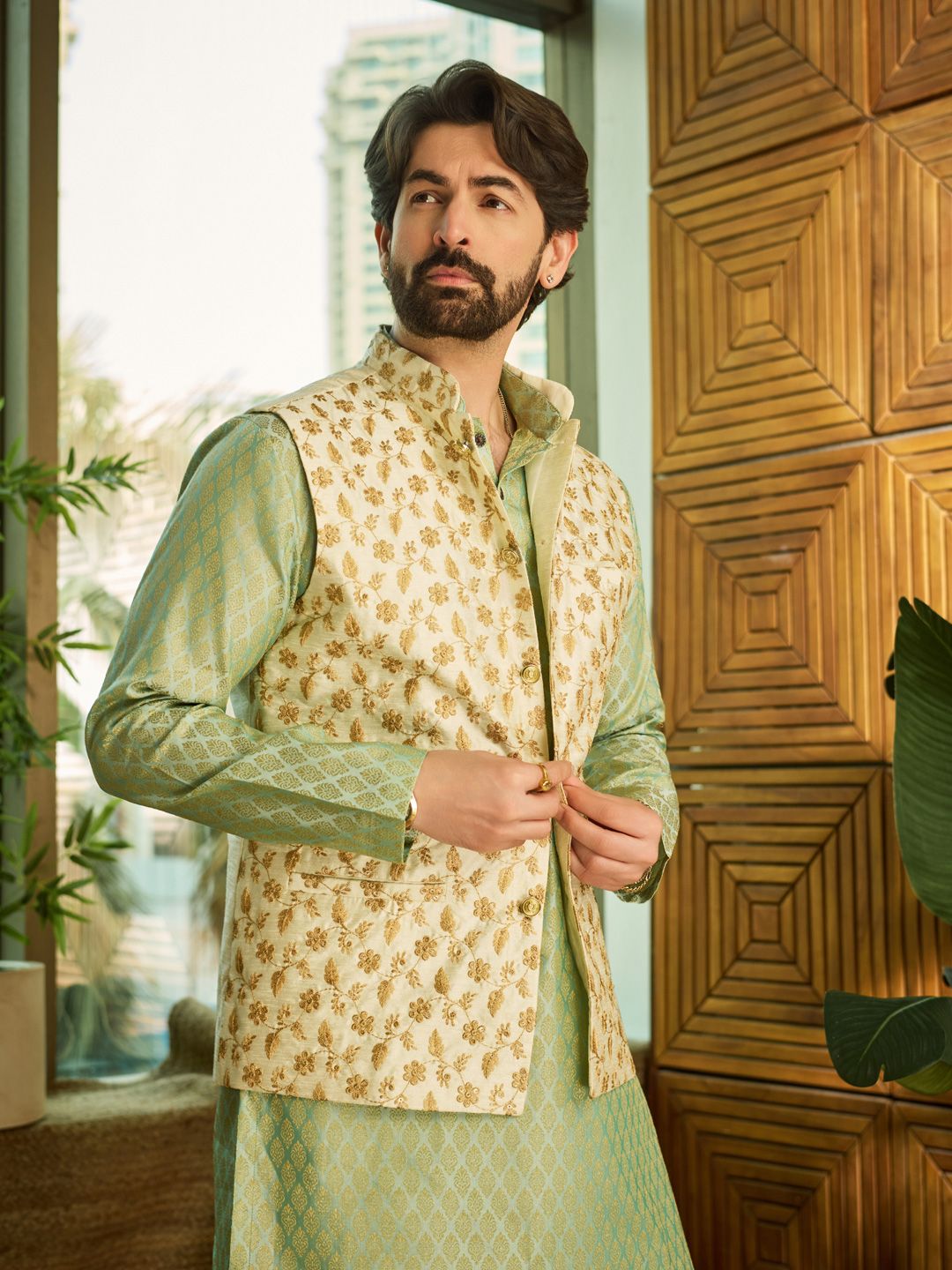SOJANYA Ethnic Motifs Woven design Band Collar Kurta With Churidar And Nehru Jacket