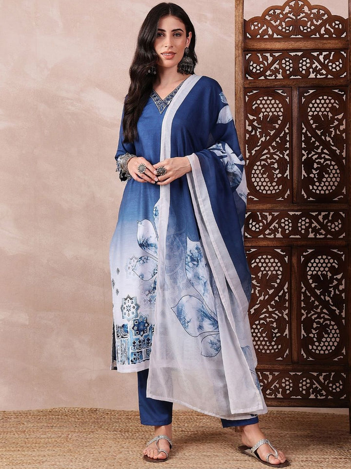 Kalini Floral Printed V-Neck Sequinned Straight Kurta dengan Seluar dan Dupatta