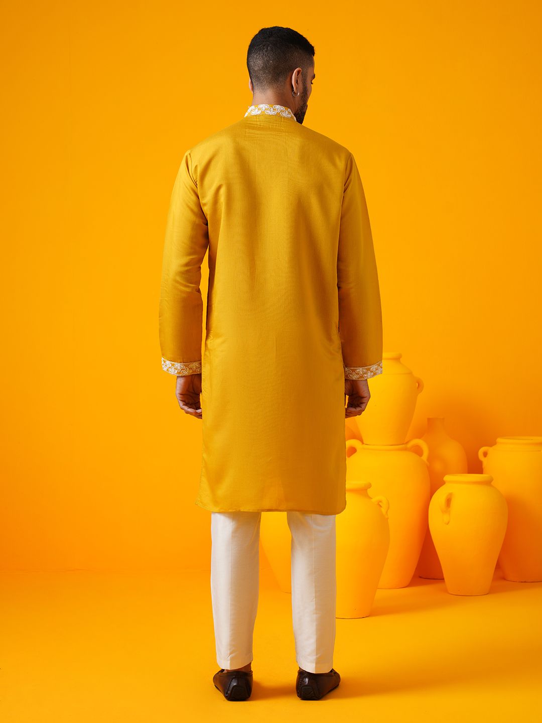 SOJANYA LUXE Floral Embroidered Mandarin Collar Straight Kurta With Trouser