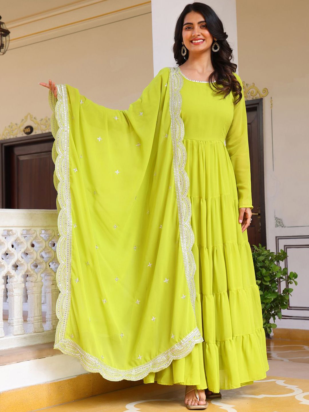 Wanita Kalini berlapis kurta dengan piyama & dengan dupatta