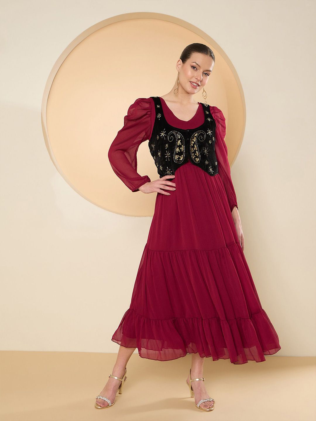 Pakaian maxi chiffon antaa dengan mengangkat bahu