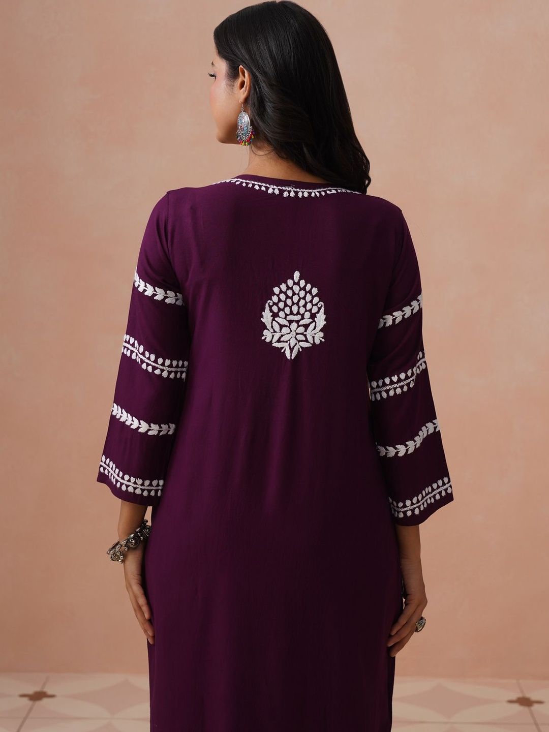 Rumah Wanita Chikankari Motif Etnik Bersulam Kurta Chikankari