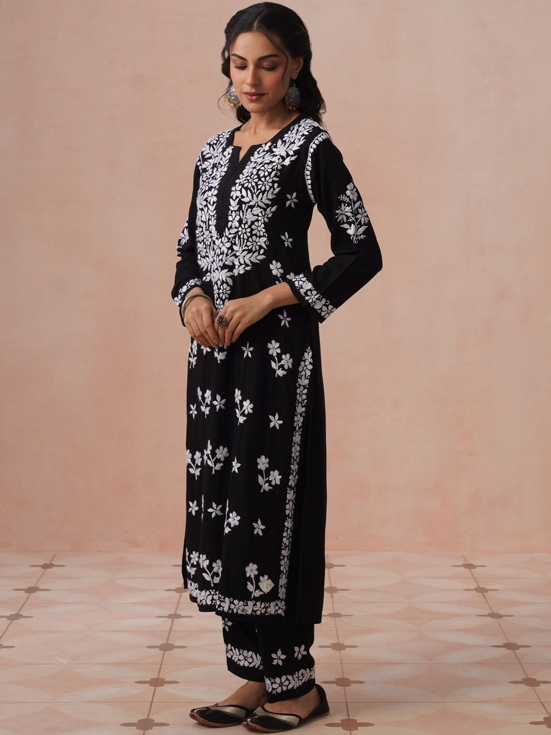 Rumah Chikankari Kurta Chikankari Biasa Wanita dengan Seluar