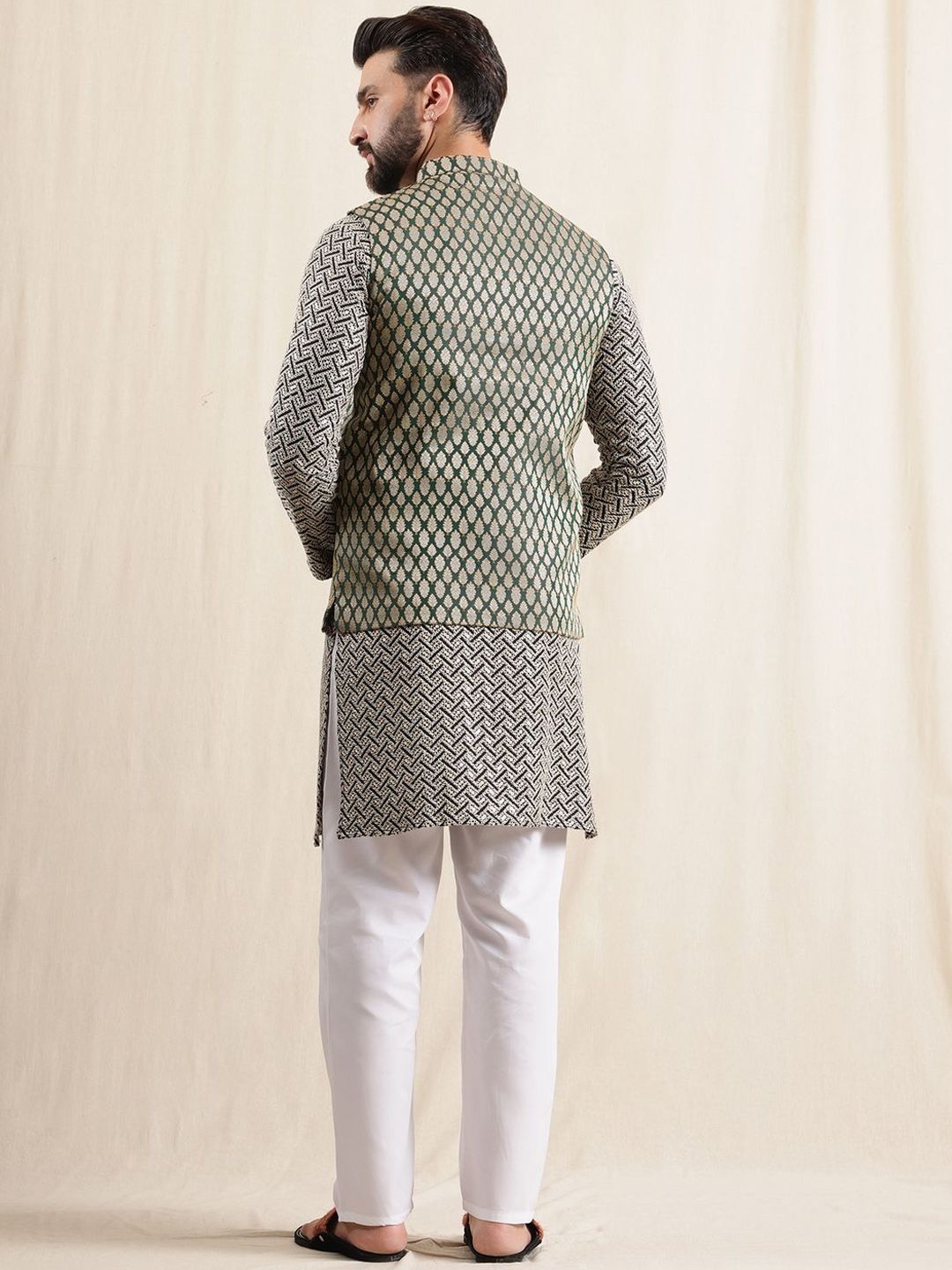 Motif Etnik Anouk Bersulam Kurta Kapas Tulen Bersulam Sequnnied Dengan Piyama & Jaket Nehru