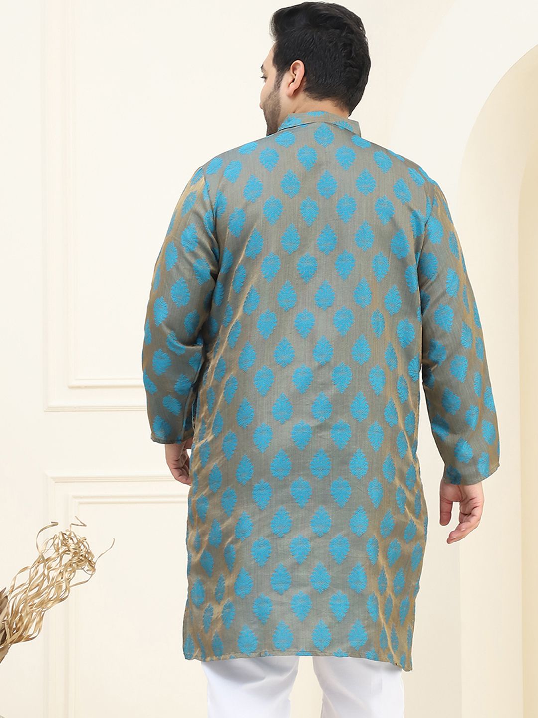 SOJANYA PLUS Ethnic Motifs Woven Design Mandarin Collar Straight Jacquard Kurta