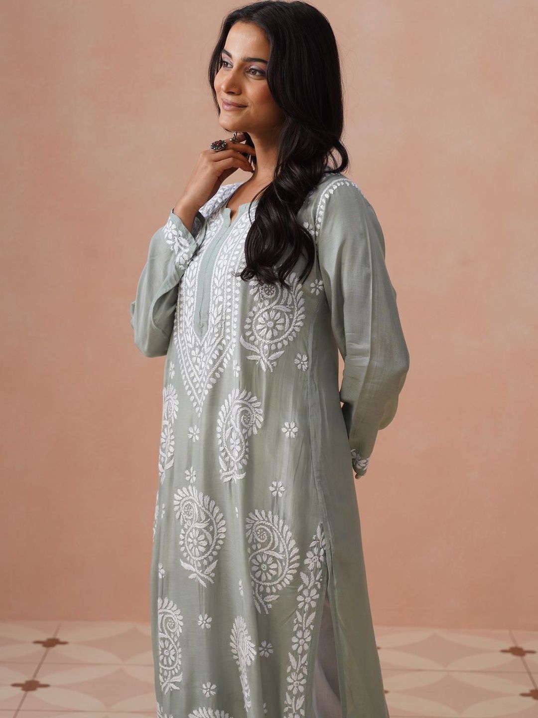 Rumah Wanita Chikankari Motif Etnik Bersulam Kurta Chikankari