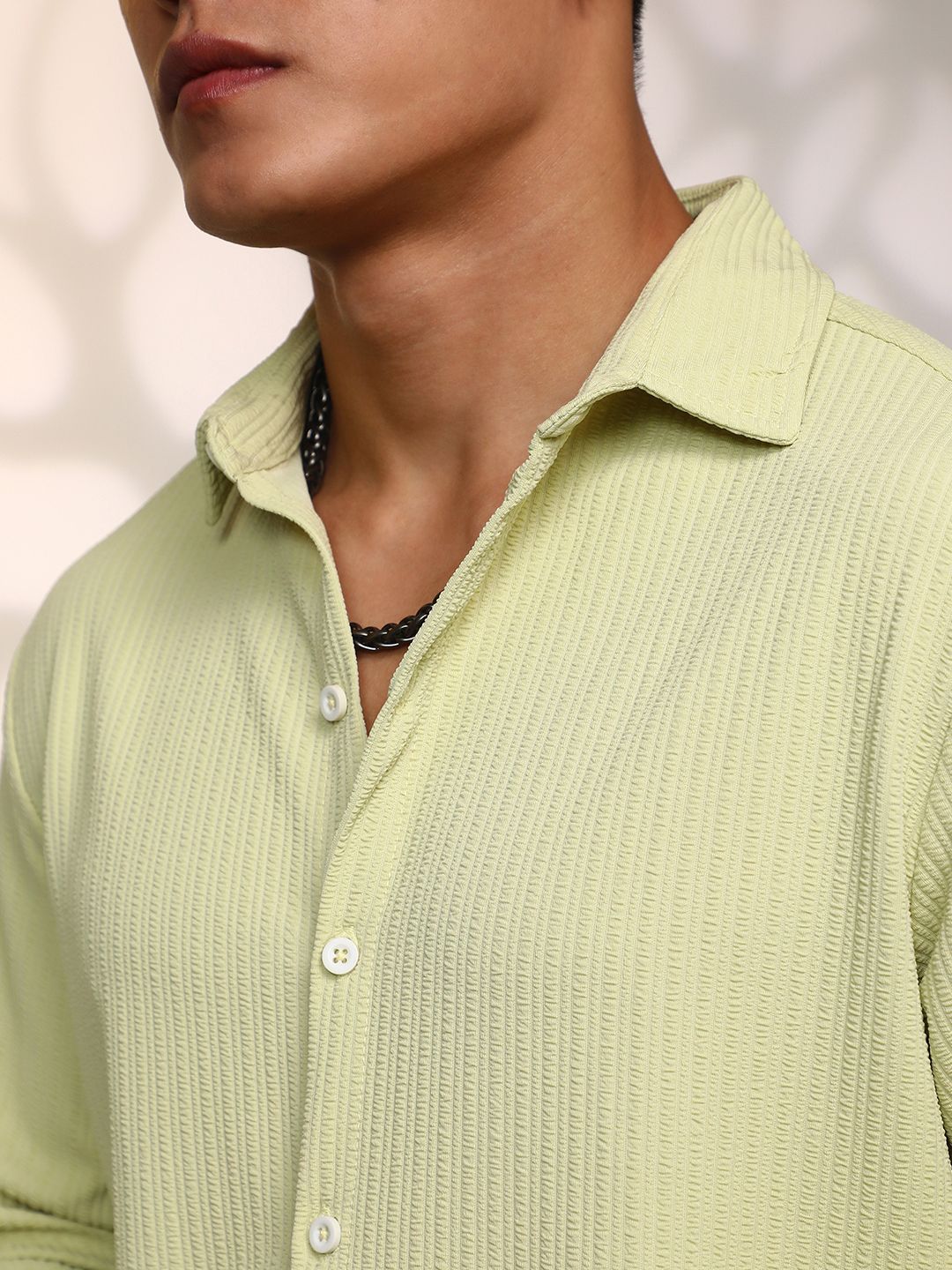 Campus Sutra Men Comfort Spread Collar Solid Casual Shirt