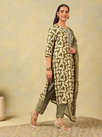Mamicha Women Printed Regular Thread Work Pure Cotton Kurta with Trousers & With Dupatta
