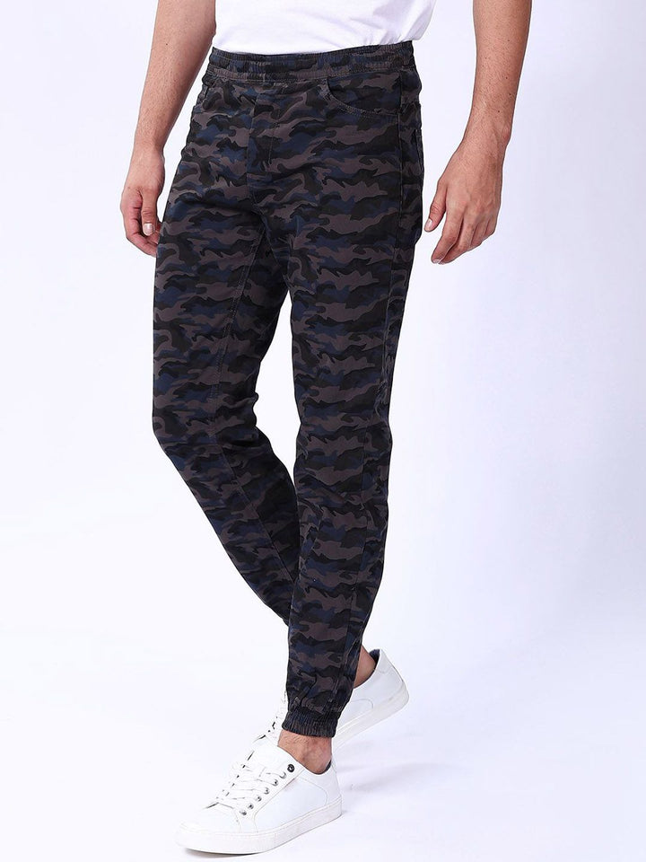 The Indian Garage Co Men Camouflage Printed Cotton Slim Fit Joggers Trousers