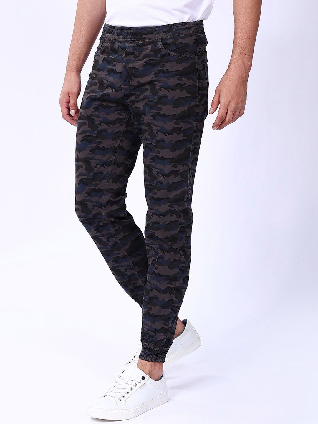 The Indian Garage Co Men Camouflage Printed Cotton Slim Fit Joggers Trousers