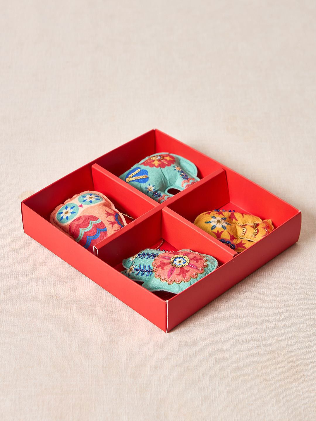 Chumbak 4 pcs Merry Magical Charms Home Gift Set