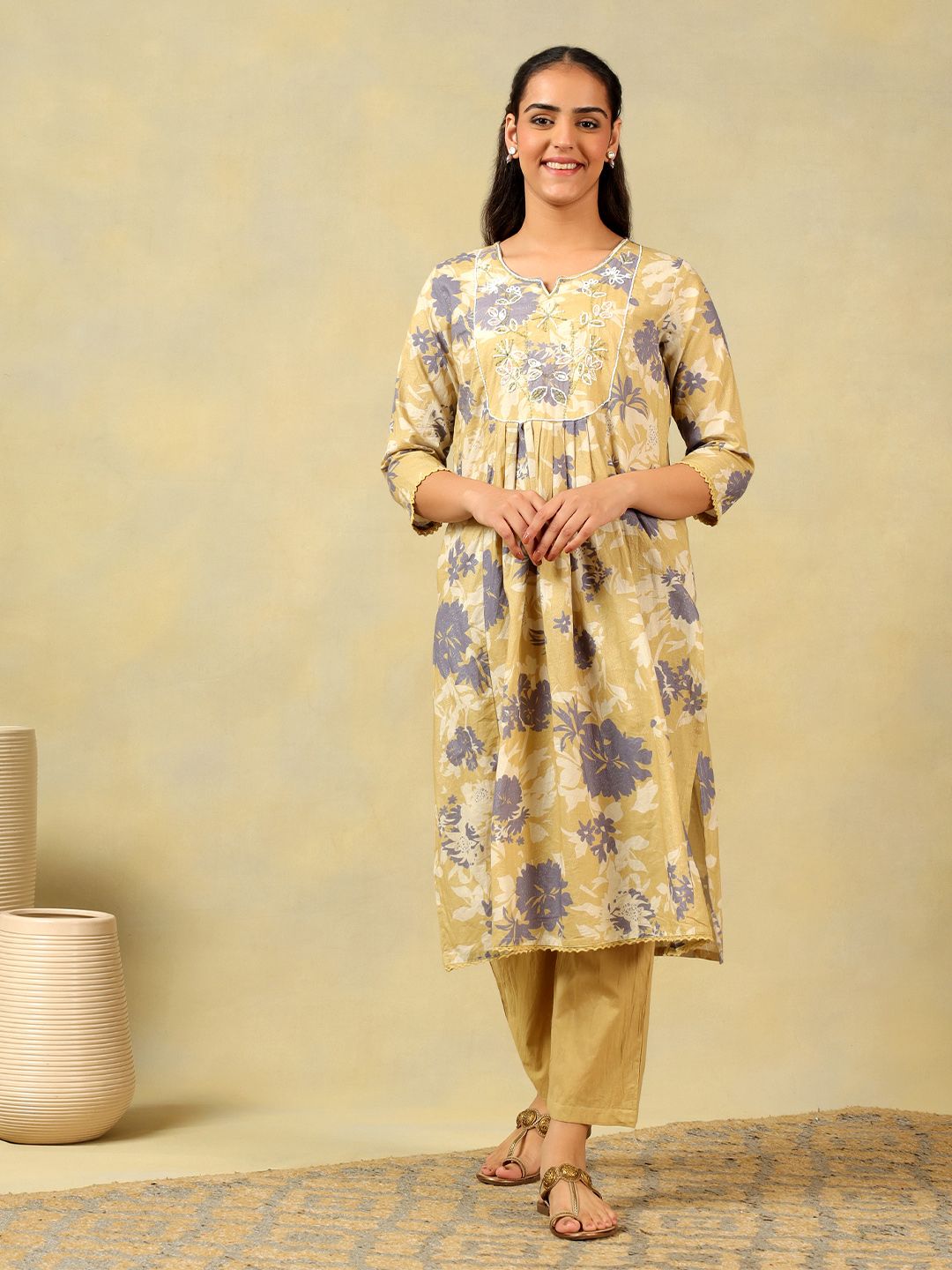 Mamicha Women Floral Printed Regular Thread Work Kurta with Trousers